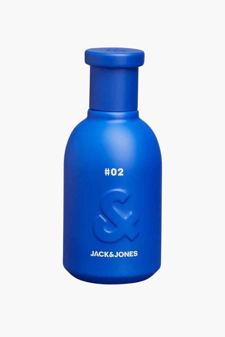 Blauw parfum van ACCESSORIES BY JACK & JONES, met een reliëf logo en de aanduiding #02, staand op een witte achtergrond.